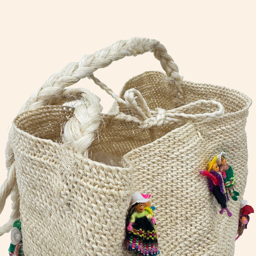 Mini Shigra Natural with Dolls