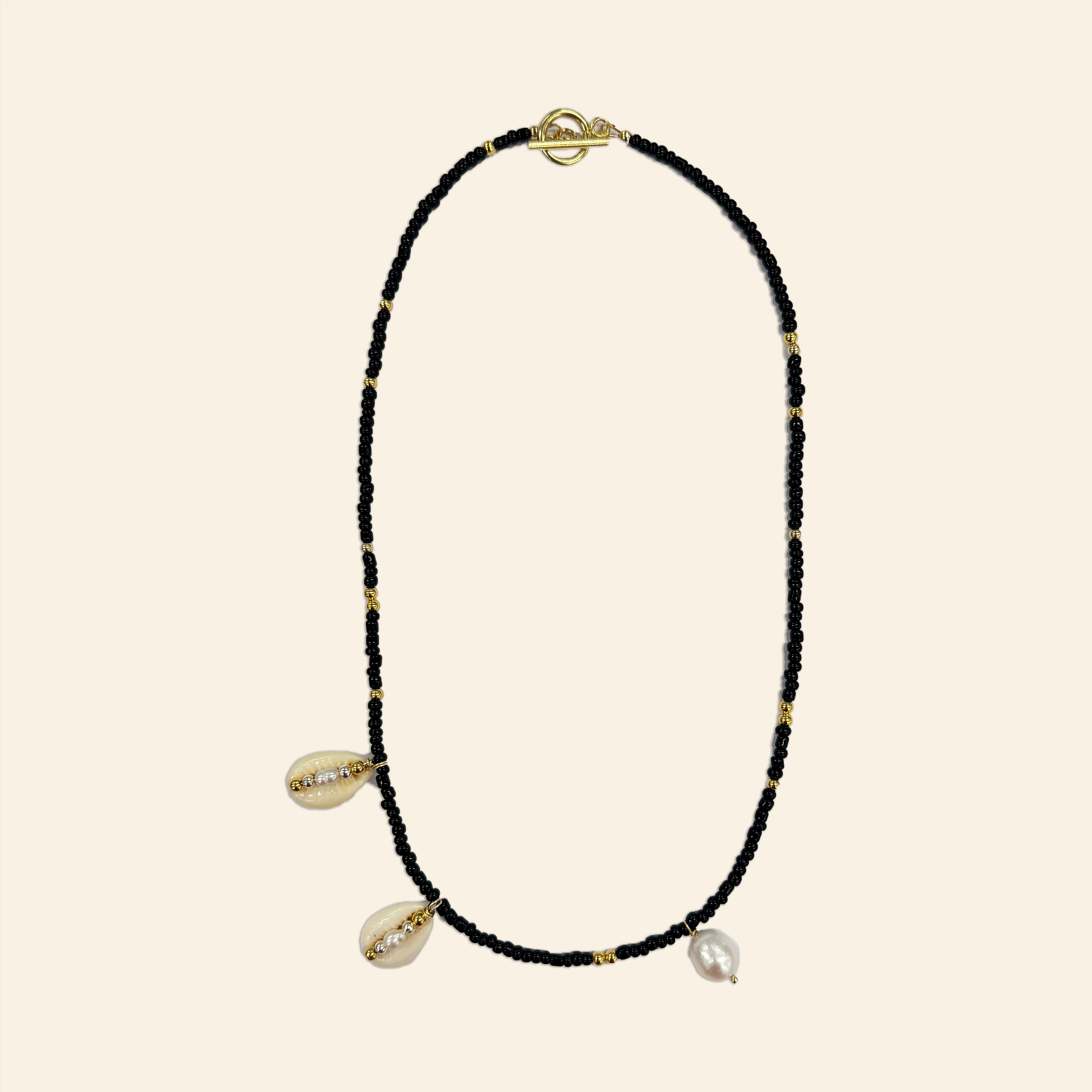 Cowrie Shell and Pearl Necklace Black