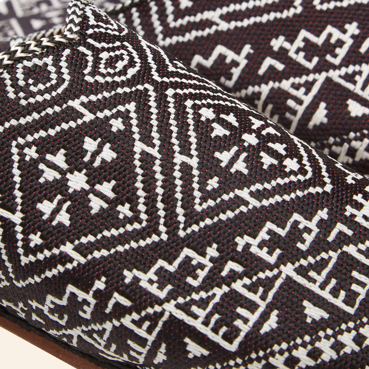 Embroidered Babouches Black