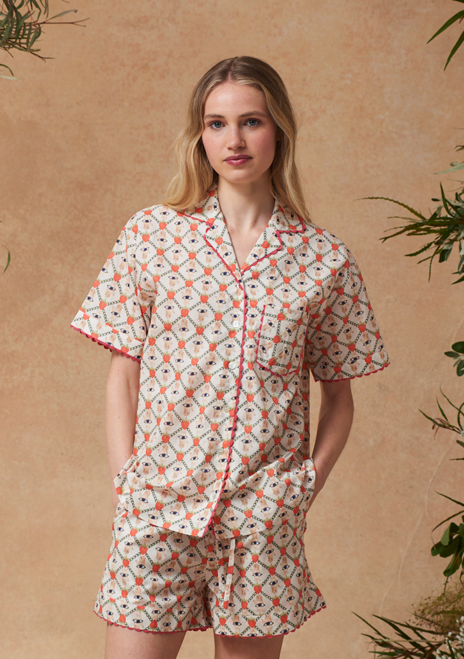 Rea Shirt Heart in Hand
